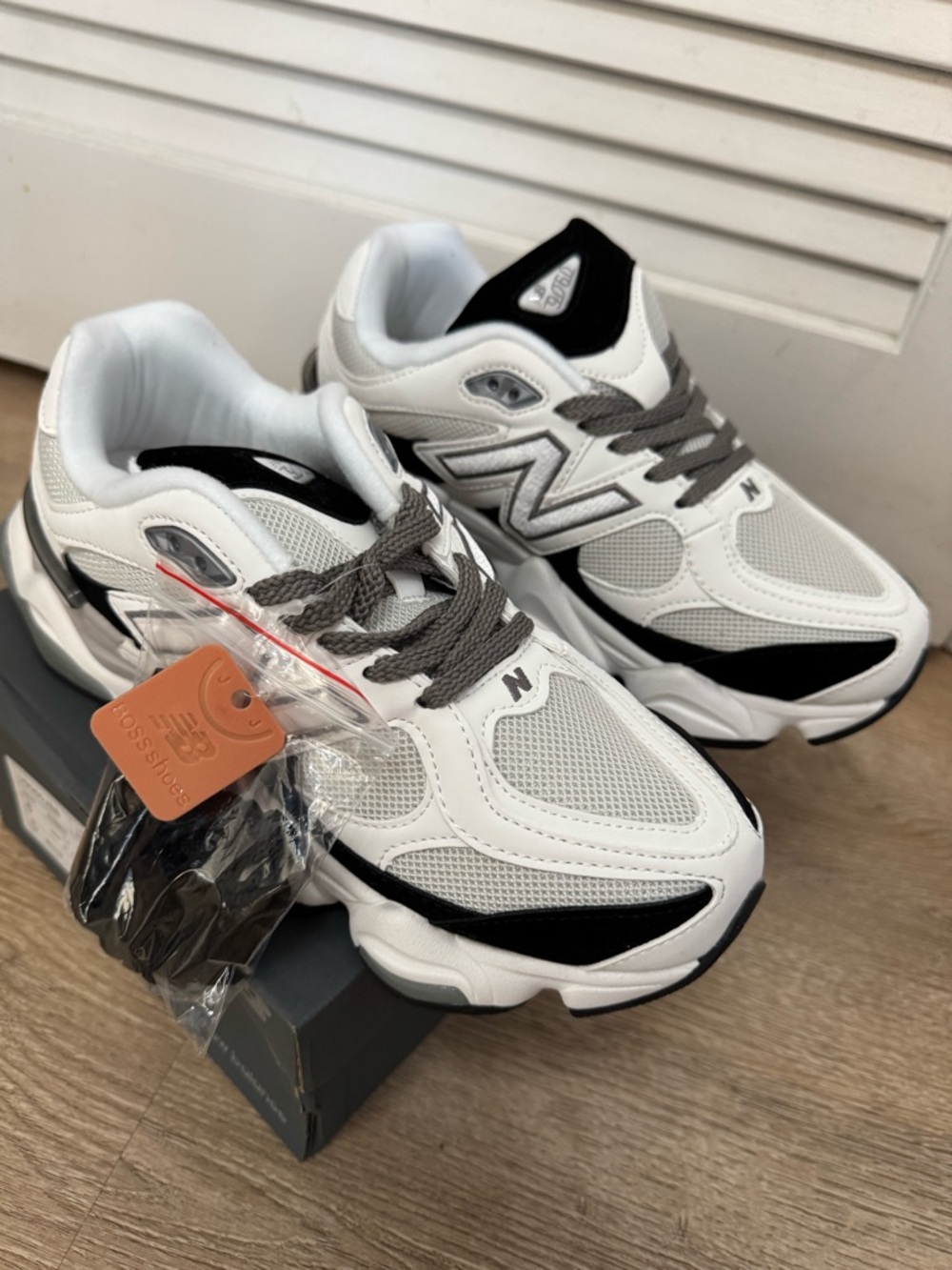 New Balance Gray & White Shoe Box with Size Label - Women’s 9.5/Men’s 8
